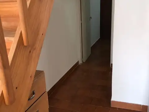 Departamento de tres ambientes en primer piso. cocina-comedor en planta baja - mar Del Tuyu (201016)