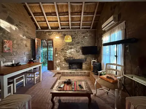 Casa 8 ambientes con 2 baños