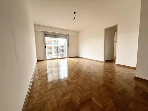 Venta Congreso 4 ambientes A NUEVO y Escritorio piso alto balcón luminoso