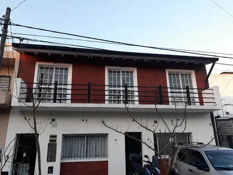Departamento tipo casa en alquiler en Villa Luzuriaga