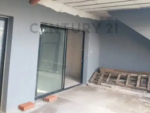 VENTA CASA 4 AMBIENTES EN BARRIO VICENTE FEDERICO 1º.