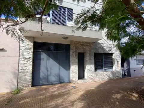 CASA EN VENTA CALLE 58 E/ 30 Y 31,  DE 3 DORMITORIOS Y PISCINA