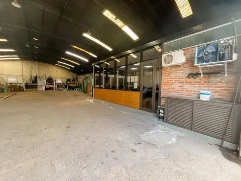 Galpón de más de 1.000m² en Echesortu con nucleo de oficinas