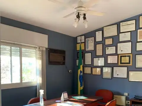 Oficina 6 ambientes con 2 baños