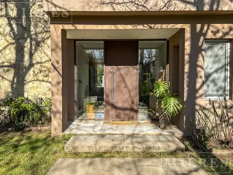 Casa en Venta en Los Laureles, USD 490.000