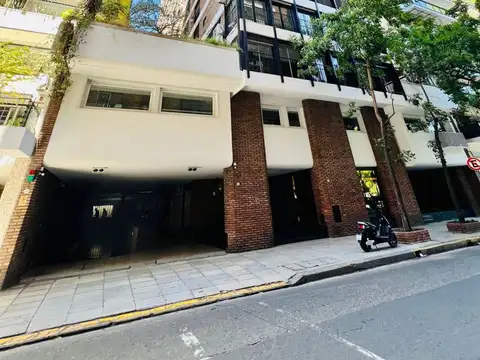 Venta Cochera amplia cubierta en PB. Palermo Chico