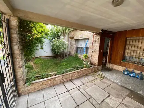 VENTA CASA 4 AMBIENTES CON LOCAL  205 MTS - Castelar