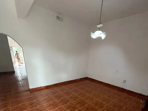 Casa 7 ambientes con 1 baño