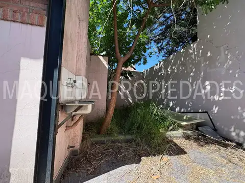 Casa en Venta con 4 cocheras