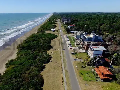 Las Margaritas entre Los Malvones y Las Madreselvas, Terreno en Venta, Costa del Este. Lote de 1...