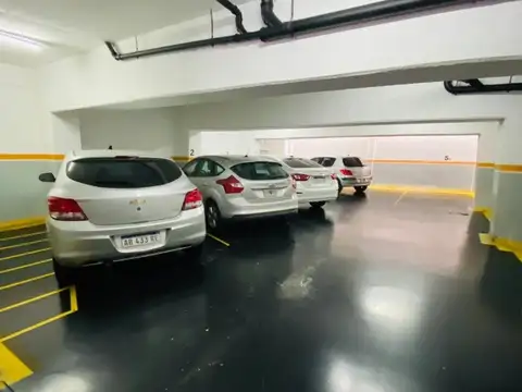 Excelente departamento 3 ambientes. Muy amplio y super luminoso