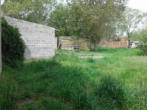 Venta casa a refaccionar sobre lote de 450m2. Calle 12 e/41 y 42 Santa Teresita