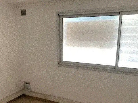 MONOAMBIENTE  Recepcion Tabiques divisorios .dos privados cocina baño completo patio Aire luz