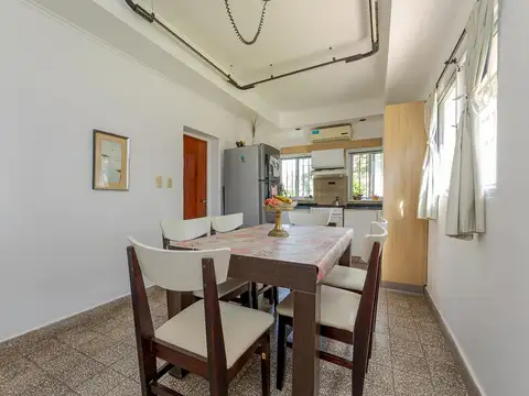 Casa en Venta con 3 cocheras