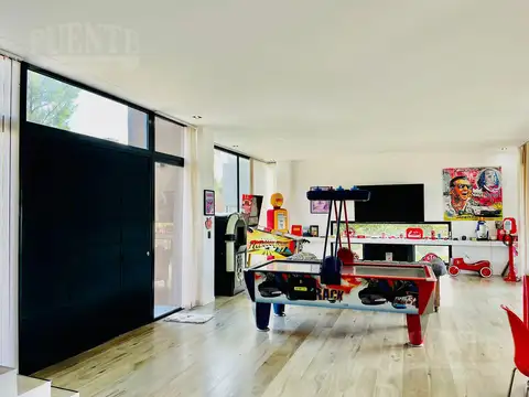 Casa 5 ambientes con 4 baños