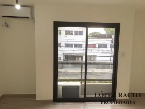 Av. Hipólito Yrigoyen 7700, Piso 2