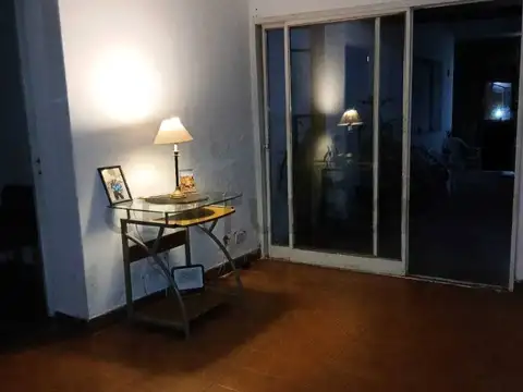 CASA 4 AMBIENTESCON DOS TERRAZAS Y PATIO, QUINCHO Y PARRILLA EN PARQUE PATRICIOS.