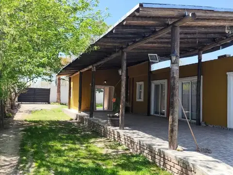 Casa en Venta con 2 cocheras