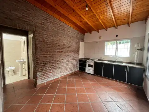 Departamento tipo casa en alquiler en Carapachay