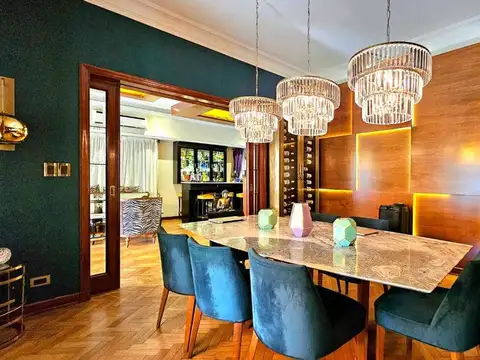 Casa en Venta con 3 cocheras