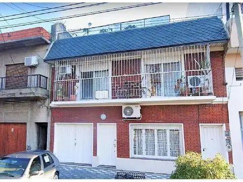 CASA  en Venta 3 amb con patio LANUS OESTE