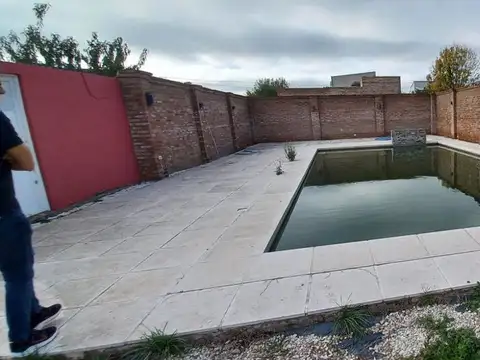 Terreno con gran Pileta y Solarium, Recreo