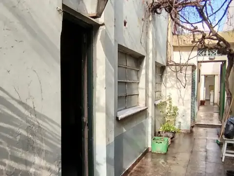 Casa 6 ambientes con 2 baños