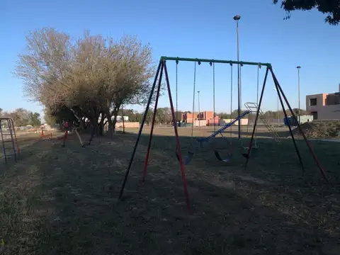 LA CALANDRIA - LOTE 360 m² -  APTO DÚPLEX -ESCRITURA