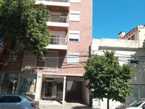 Hermoso departamento al frente con balcon, orientacion Norte