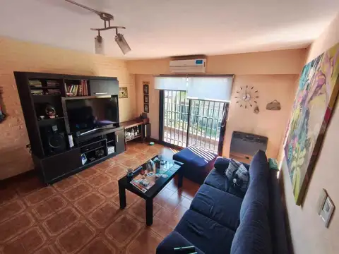 Venta Casa 2 Plantas 4 amb Jardín Piscina Tesei