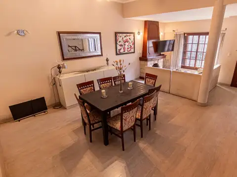 Casa 4 dormitorios, 2 garage, pileta, Abasto, Rosario, Venta