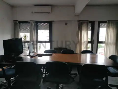 Oficina 6 ambientes con 2 baños