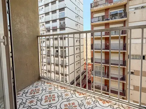 2 AMBIENTES RECICLADO. ENTRE RIOS Y RIVADAVIA.