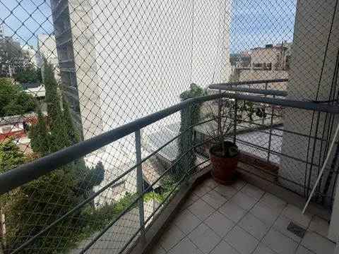 Amplio Monoambiente con balcón, muy luminoso