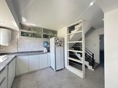 ALQUILER: Casa de dos dormitorios, jardín y pileta en Pueblo Andino.