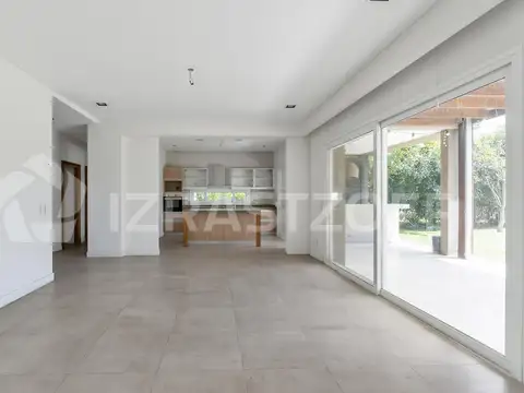 Casa 6 ambientes con 3 baños