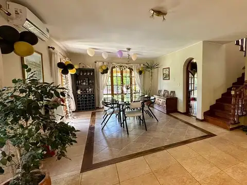 Casa 6 ambientes con 3 baños