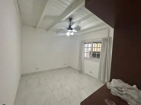 En alquiler, muy lindo ph con entrada independiente, 2 dormitorios, jardin c/parrilla