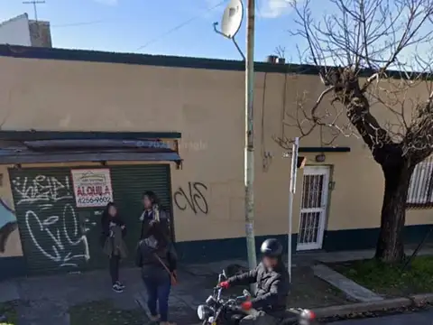 2 LOTES UNIFICADOS CON CASA ANTIGUA Y LOCALES EN BERAZATEGUI U$S 115.000.-