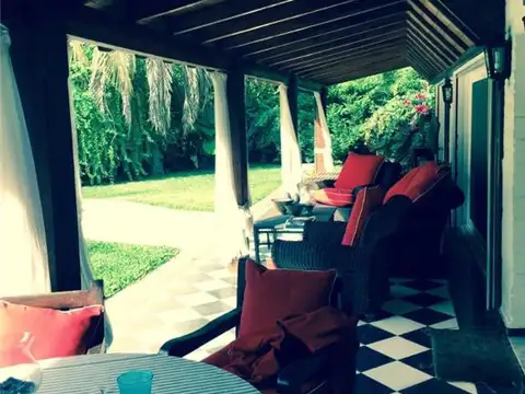 Casa en Venta con 2 cocheras