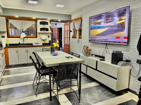 Casa 4 ambientes con 2 baños