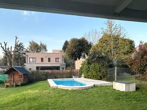 Casa en Venta con 2 cocheras