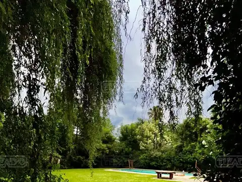 Casa en Venta con 4 cocheras