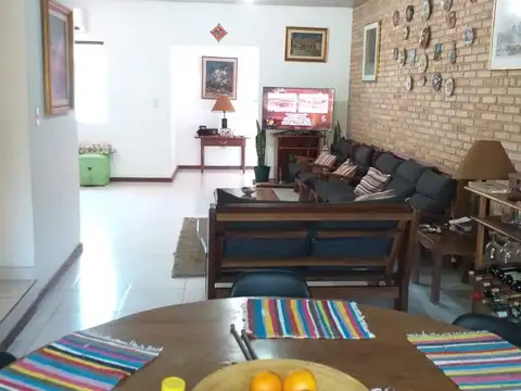 Casa 4 ambientes con 3 baños