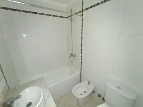 MONOAMBIENTE AL FRENTE CON BALCON CORRIDO