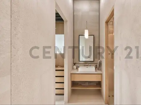 Casa en Venta con 3 cocheras