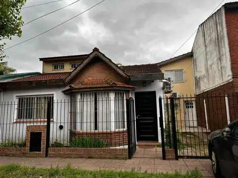 Casa Multifamiliar en Venta | 2 casas, con jardín