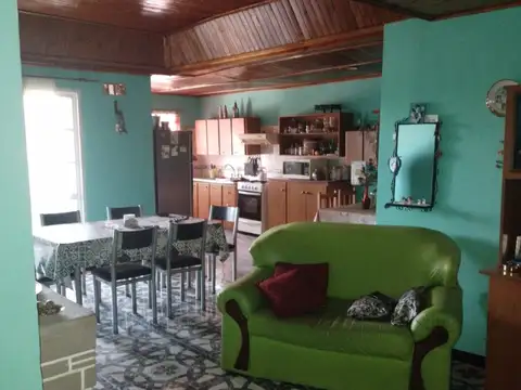 Casa 5 ambientes con 2 baños