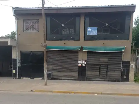 Casa de 4 ambientes + Local en Merlo