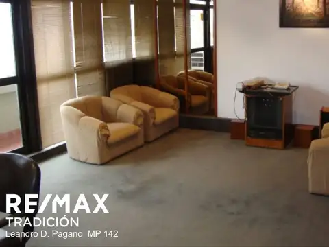 OFICINA EQUIPADA EN VENTAFRENTE A LA PLAZA CENTRAL